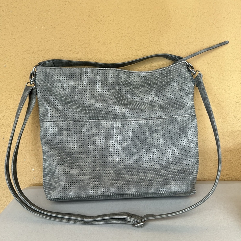 She + Lo Gorgeous Hobo Handbag. Silver color - Picture 4 of 11